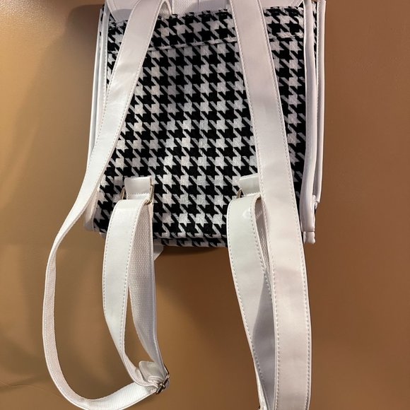 Backpack - Picture 8 of 10